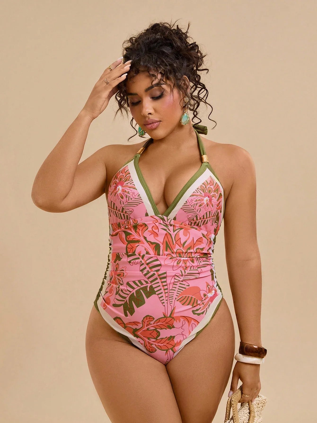 Maiô Minimalista Elegante Plus Size