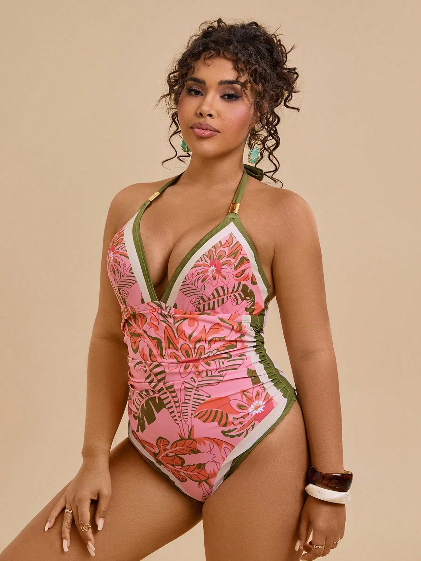 Maiô Minimalista Elegante Plus Size