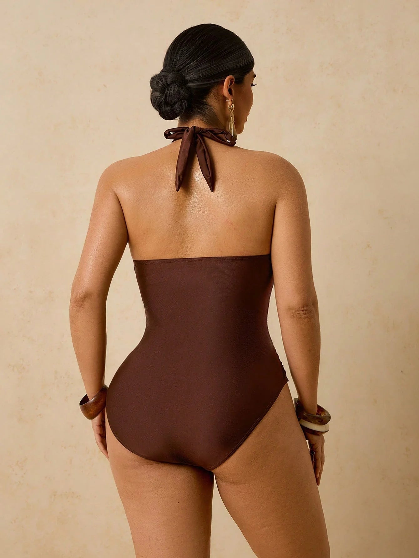 Maiô Minimalista Elegante Plus Size